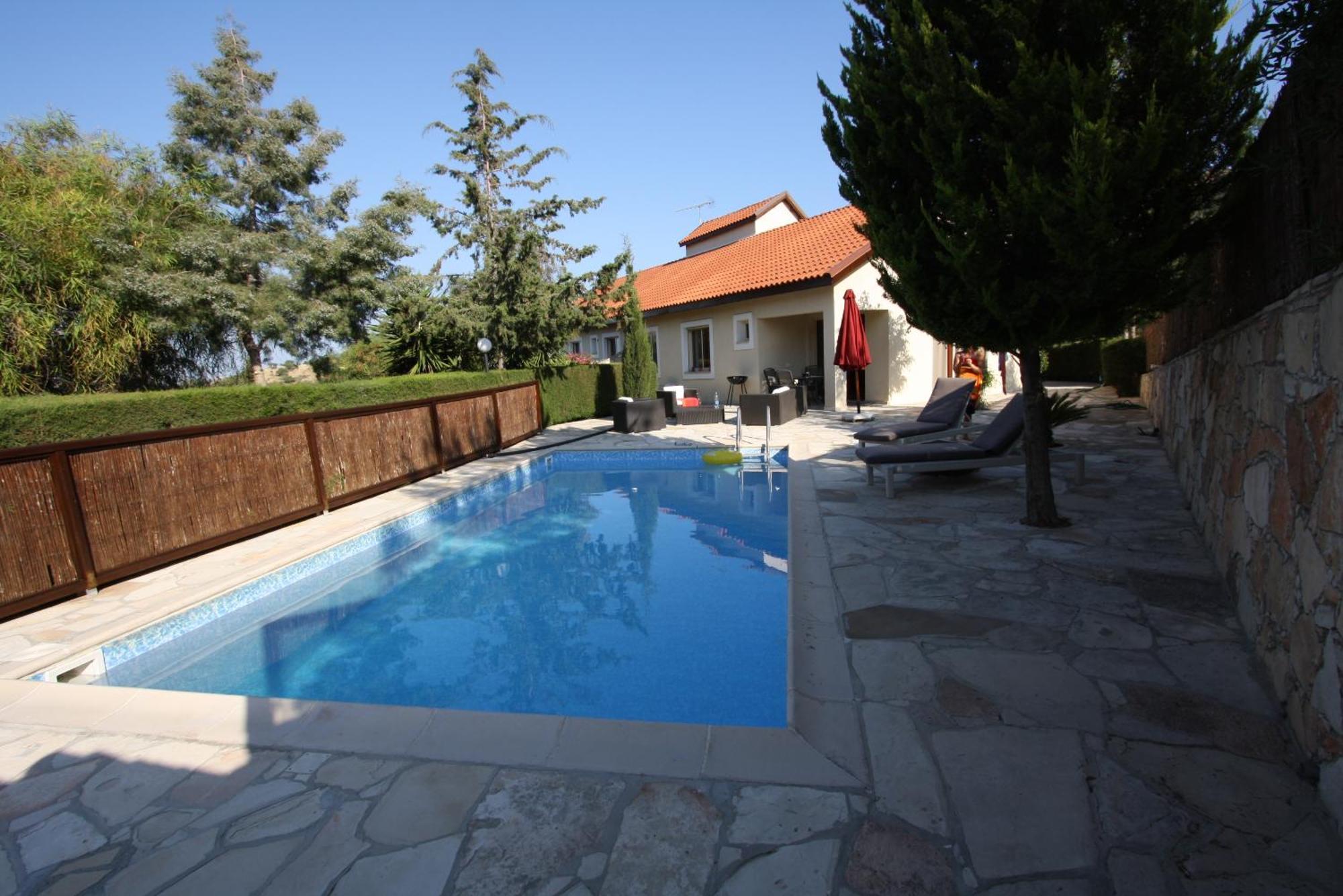 Swimmers' Paradise Pissouri Exterior photo