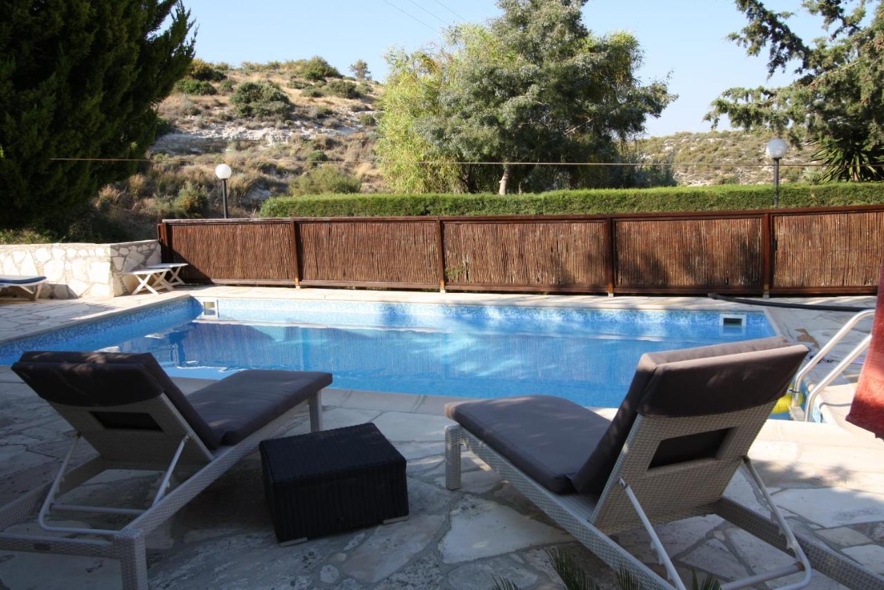 Swimmers' Paradise Pissouri Exterior photo